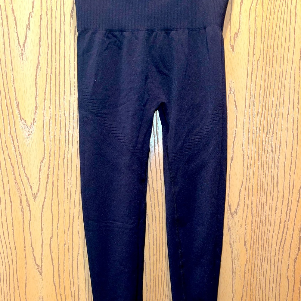 Black SHEIN size small scrunch butt athletic leggings